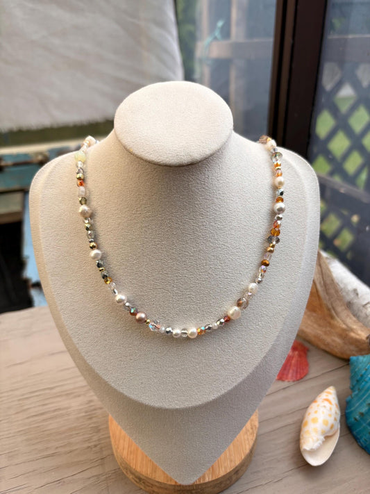 Crystal pearl beaded necklace