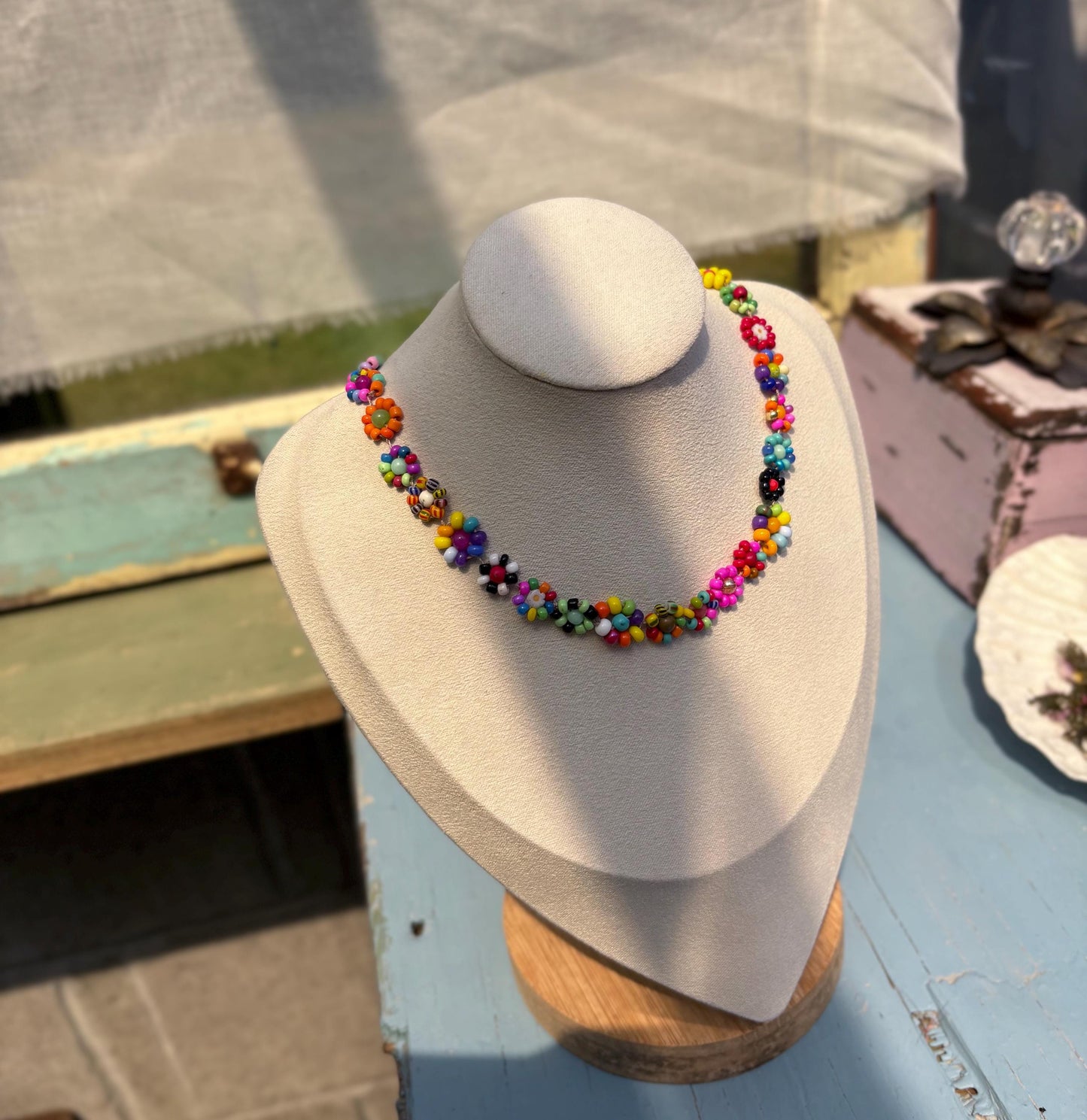 Handmade Daisy Chain Necklace: Retro Floral Jewelry