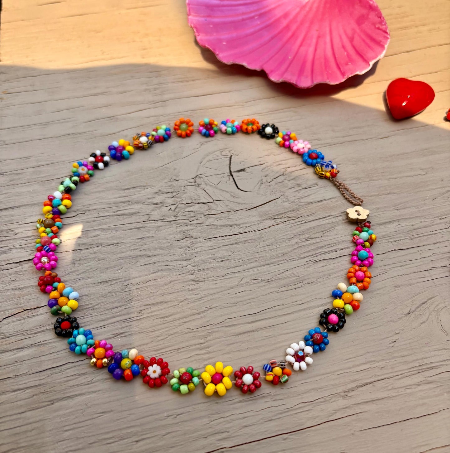 Handmade Daisy Chain Necklace: Retro Floral Jewelry