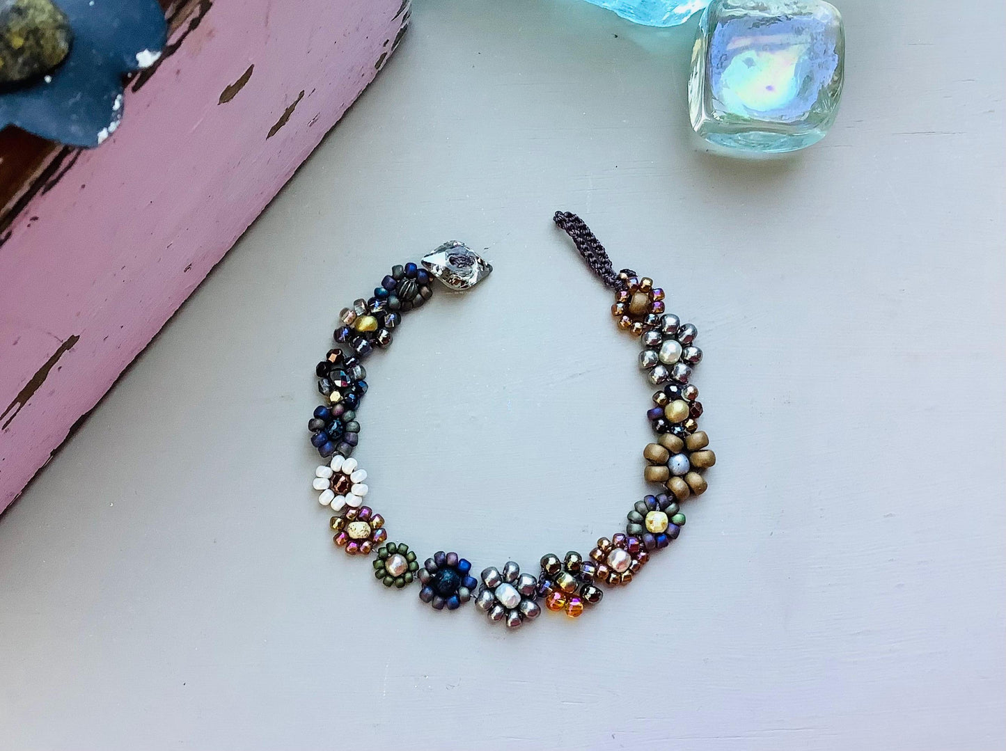 Daisygirl bracelet , daisy chain, bronze shade, handmade retro daisy bracelet