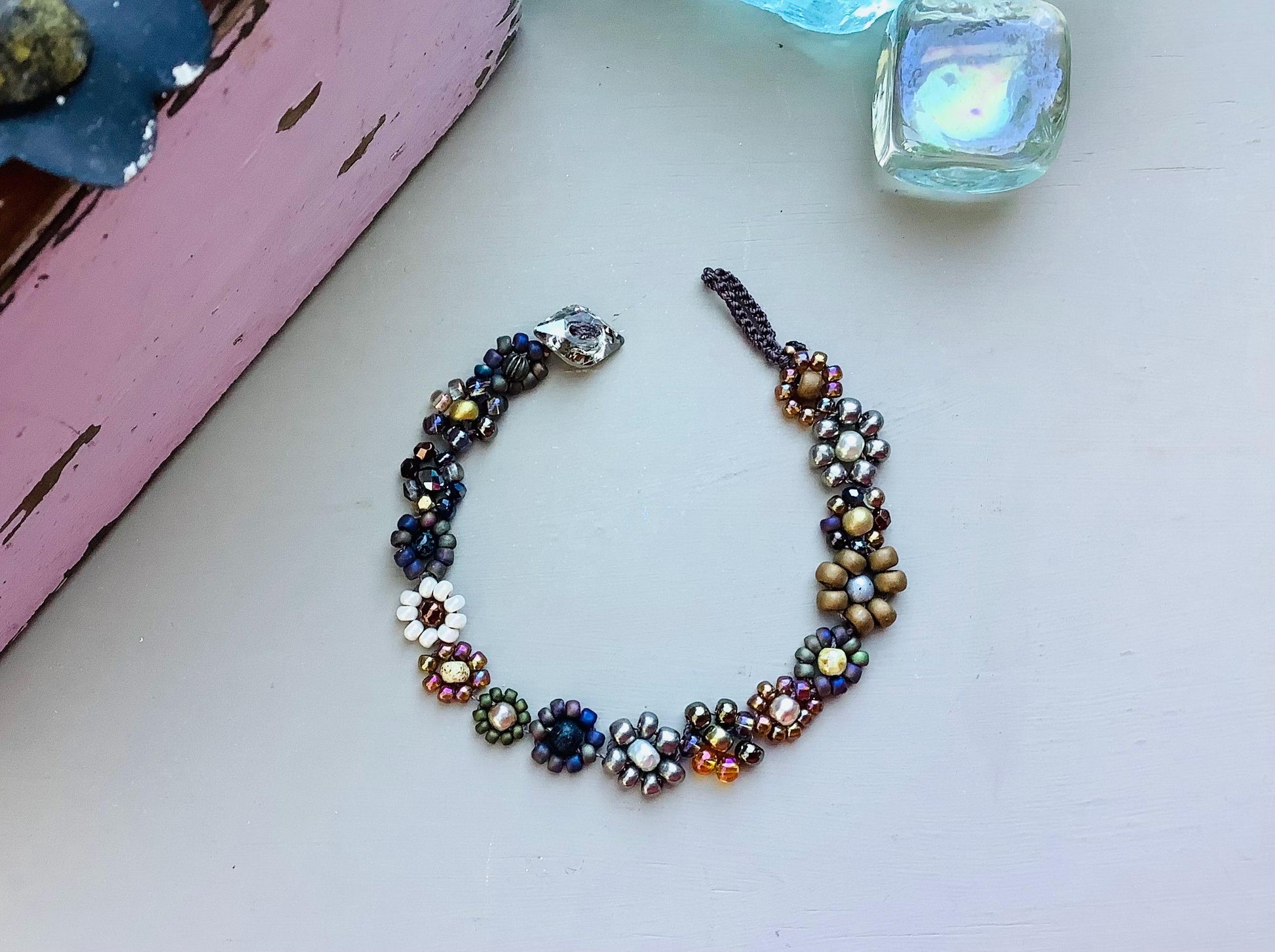 Daisygirl bracelet , daisy chain, bronze shade, handmade retro daisy bracelet