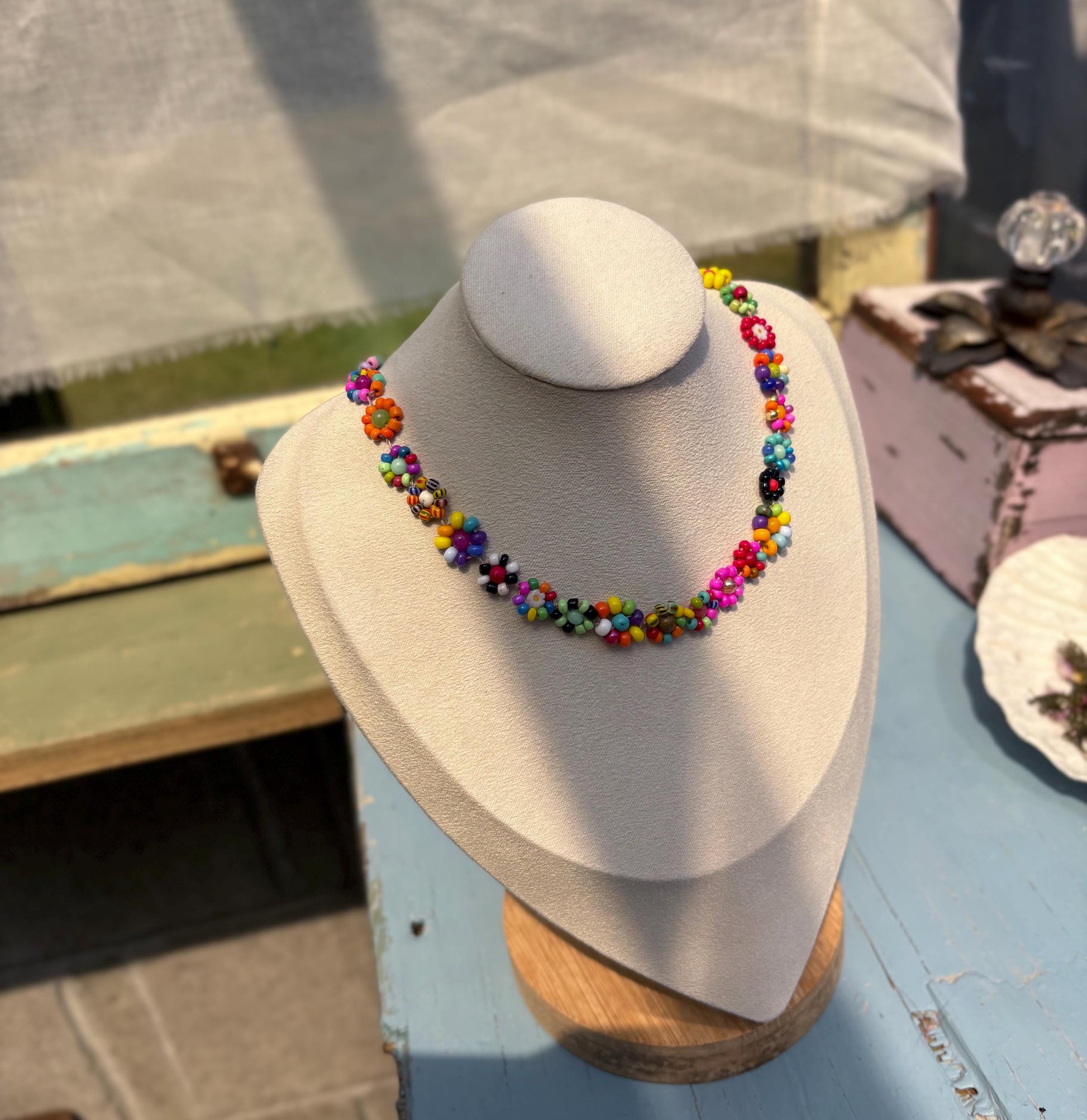 Handmade Daisy Chain Necklace: Retro Floral Jewelry, Agate & Jasper