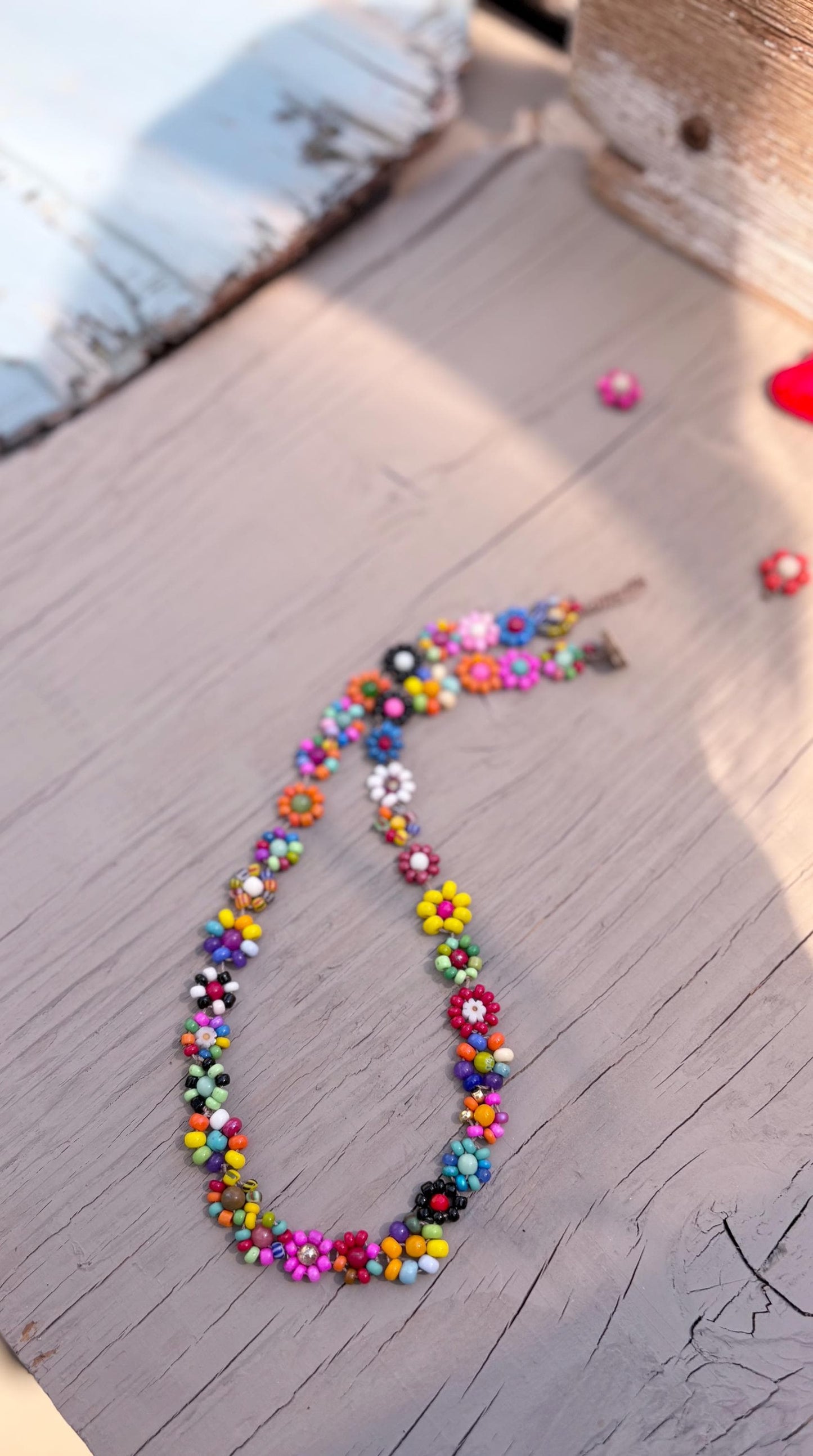 Handmade Daisy Chain Necklace: Retro Floral Jewelry, Agate & Jasper