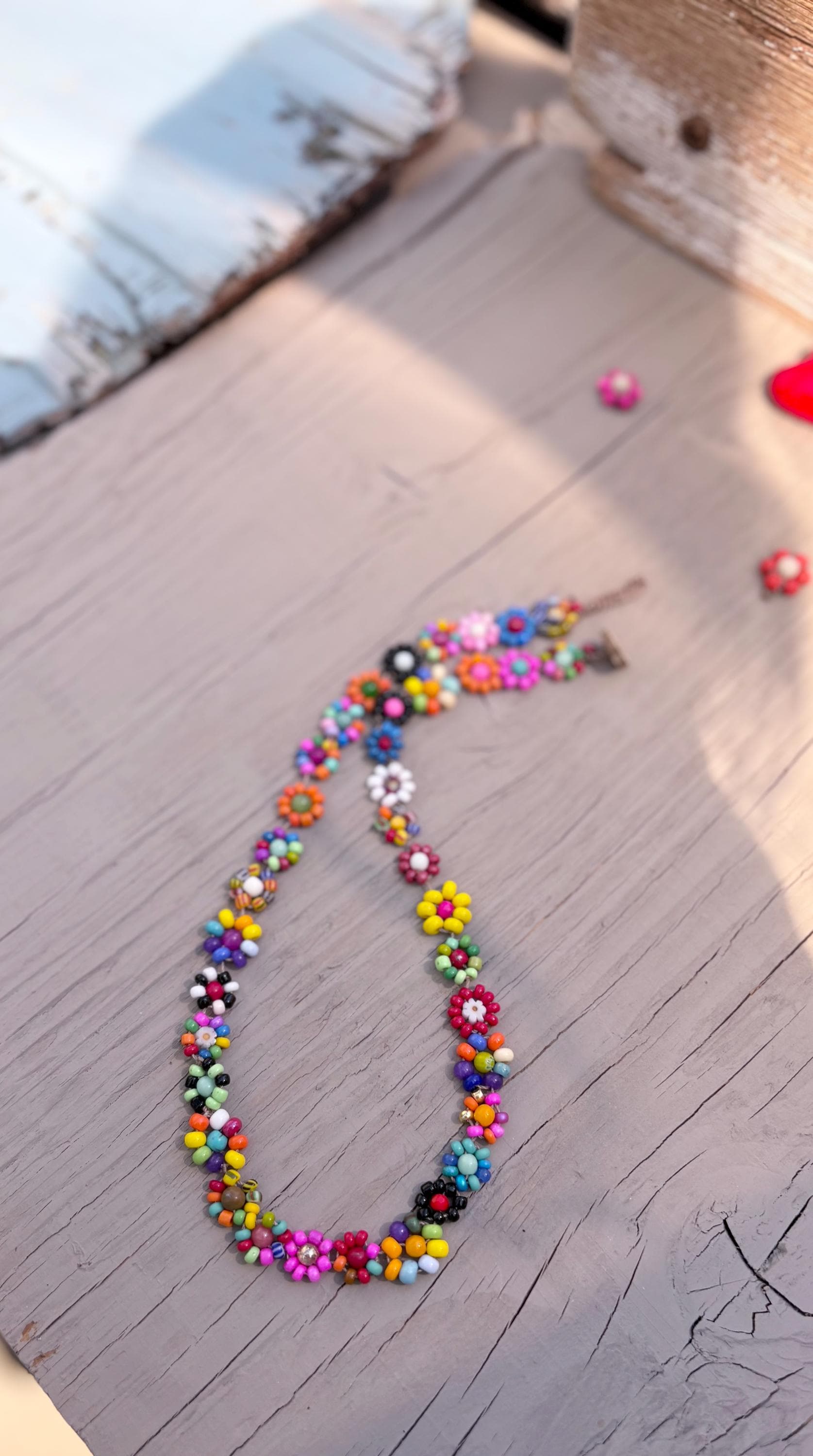 Handmade Daisy Chain Necklace: Retro Floral Jewelry, Agate & Jasper