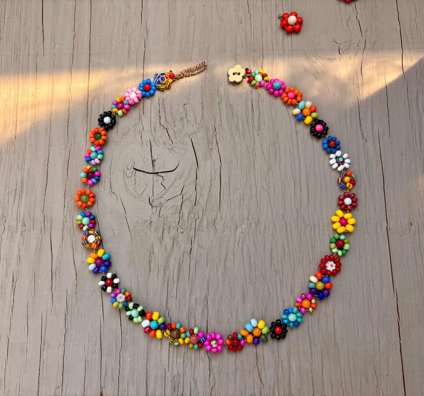 Handmade Daisy Chain Necklace: Retro Floral Jewelry, Agate & Jasper