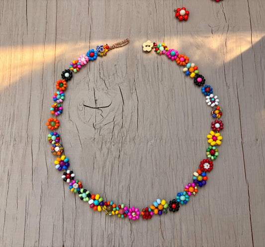 Handmade Daisy Chain Necklace: Retro Floral Jewelry, Agate & Jasper