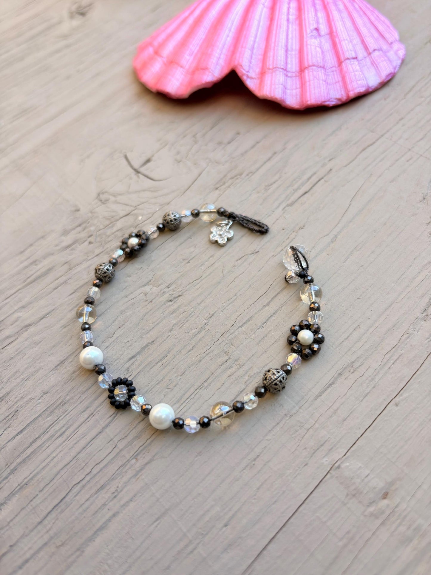 Smoky pearl daisy bracelet