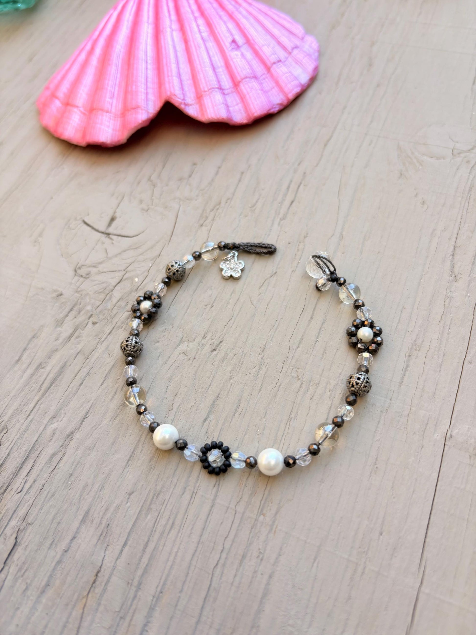 Smoky pearl daisy bracelet