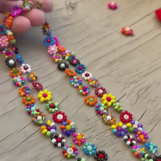 Handmade Daisy Chain Necklace: Retro Floral Jewelry, Agate & Jasper