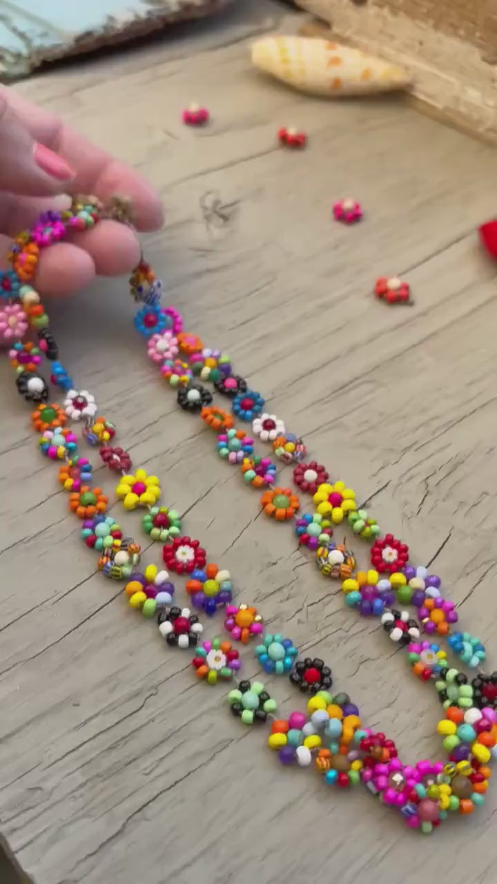 Handmade Daisy Chain Necklace: Retro Floral Jewelry, Agate & Jasper